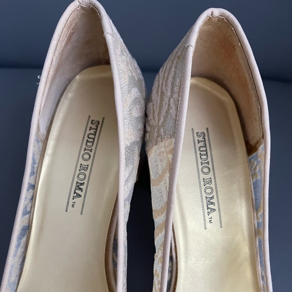 Studio Roma Ivory Mesh Flocked Fabric Floral Design Wide Heel Leather SoleSize 9 - Picture 9 of 10